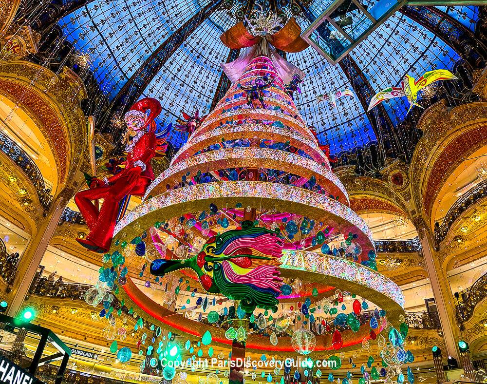 x1000 galeries lafayette xmas tree 2023.jpg.pagespeed.ic .WQs9jNQCb0